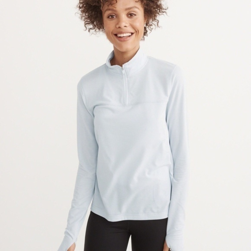 🆕A&F light blue long sleeve top